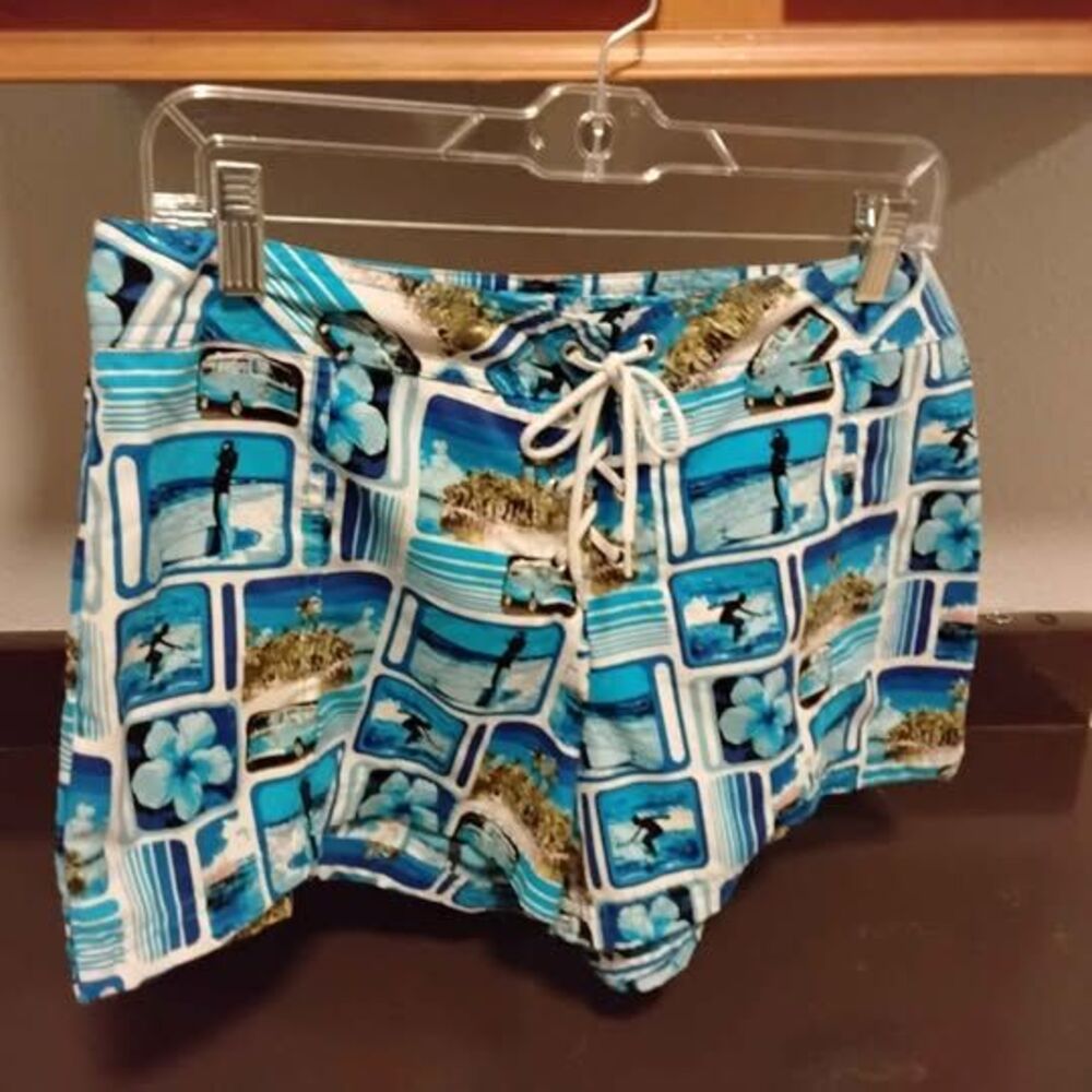 No Boundaries low-waisted board shorts, Juniors Size 13-15 (J-79)